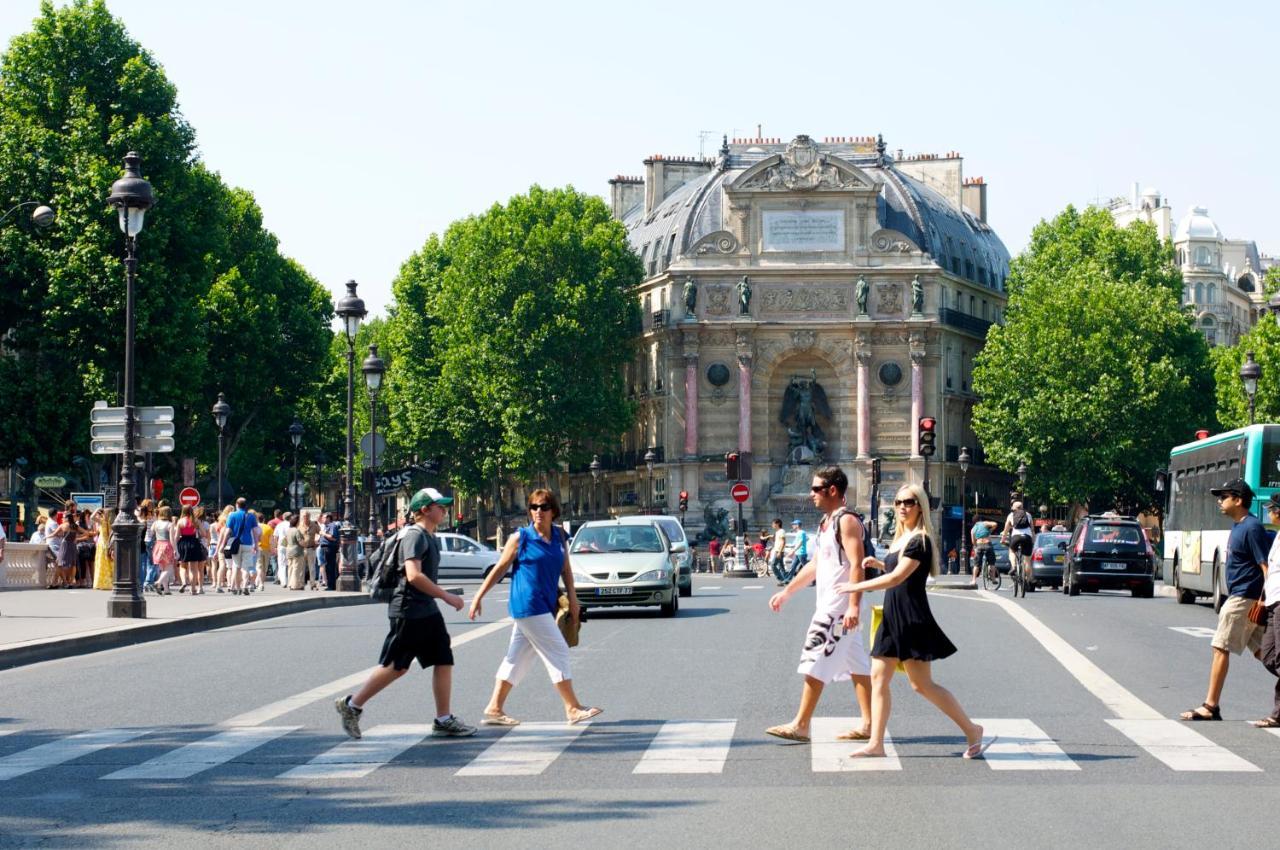 パリ New Modern Saint Germain Latin Quarter Bed & Breakfast エクステリア 写真